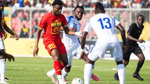 布登下半场力挺普拉姆利：实力见证，他鼓舞团队勇攀高峰